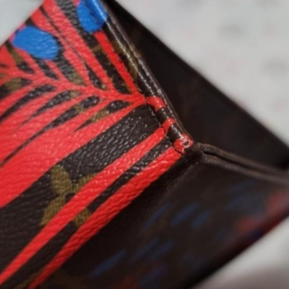 🎁SOLD🎁 Toiletry 26 Jungle edition - Picture 9 of 13